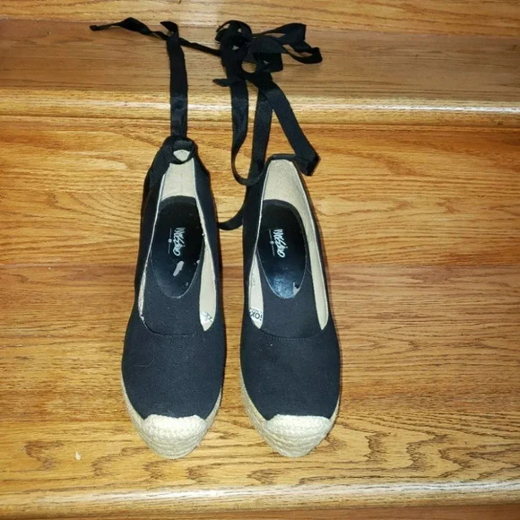 Mossimo 7 4" black/tan peep toe wedges EUC - Picture 3 of 6